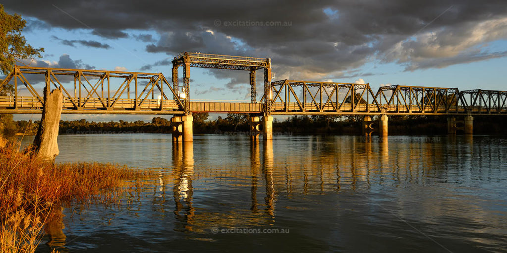 Abbotsford Bridge over the Murray River, between the settlements of Curlwaa NSW and Yelta Victoria. Stock Photos of Australia